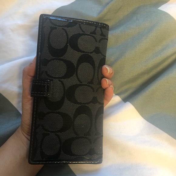 Simple Coach Wallet - Picture 2 of 5